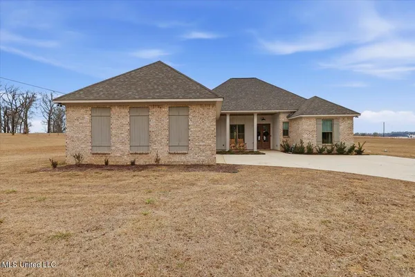 $355,000 | 35 Village Circle, Benton, MS 39039