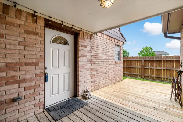 $1,900 | 542 Birdsong Drive, League City, TX 77573