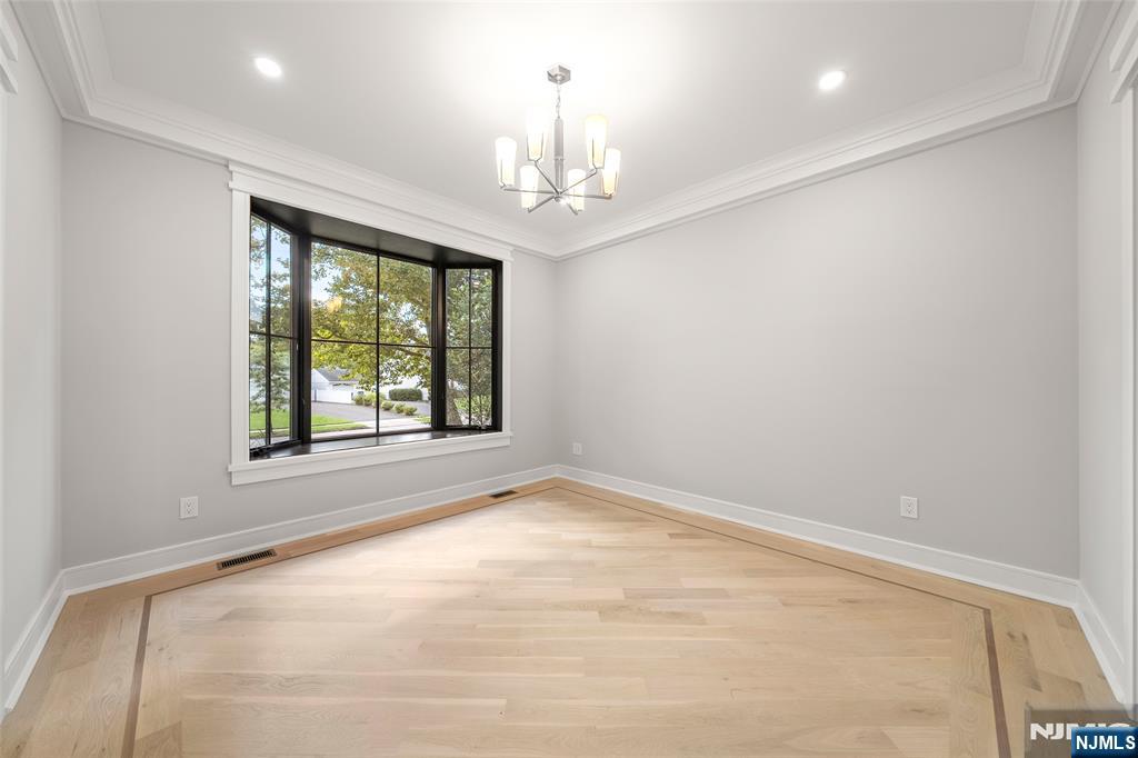 671 Delaware Avenue Ridgewood, NJ 07450 - Photo 8 of 25 Gallery Image 8