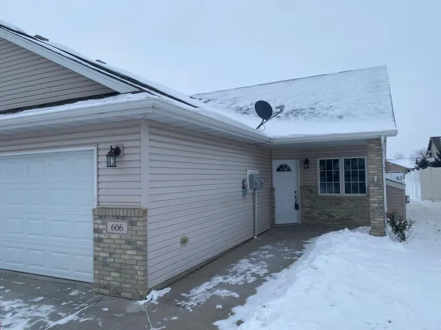 $250,000 | 606 32nd Street North, Moorhead, MN 56560