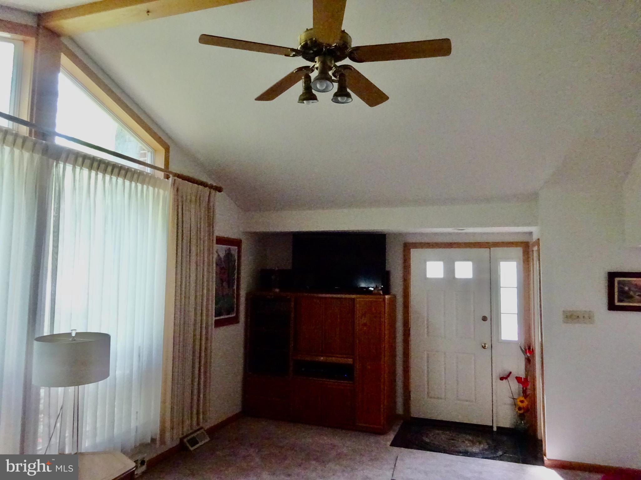 371 Wegman Road Reading, PA 19606 - Photo 18 of 113 Great/Living Room