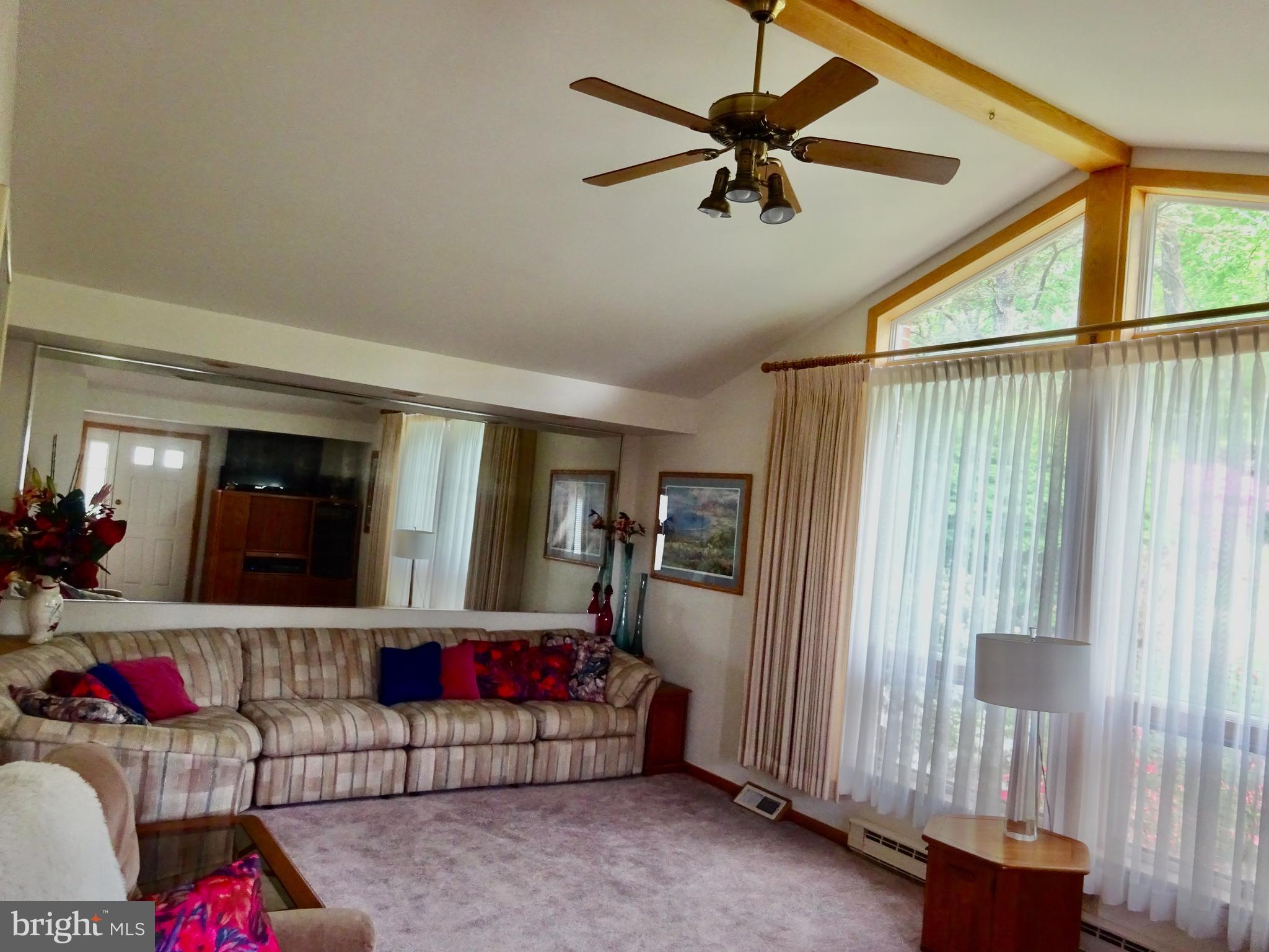 371 Wegman Road Reading, PA 19606 - Photo 19 of 113 Great/Living Room