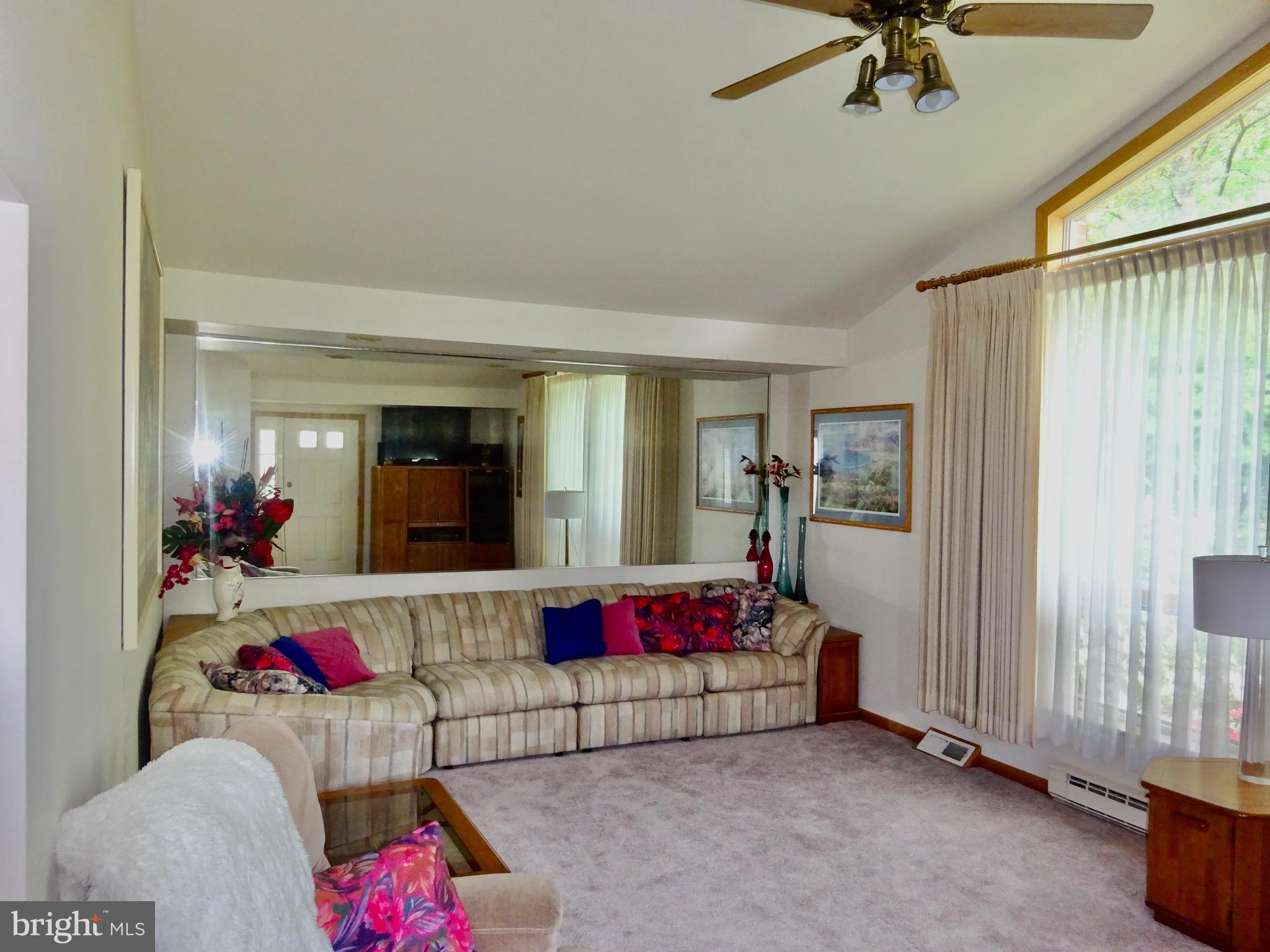 371 Wegman Road Reading, PA 19606 - Photo 21 of 113 Great/Living Room