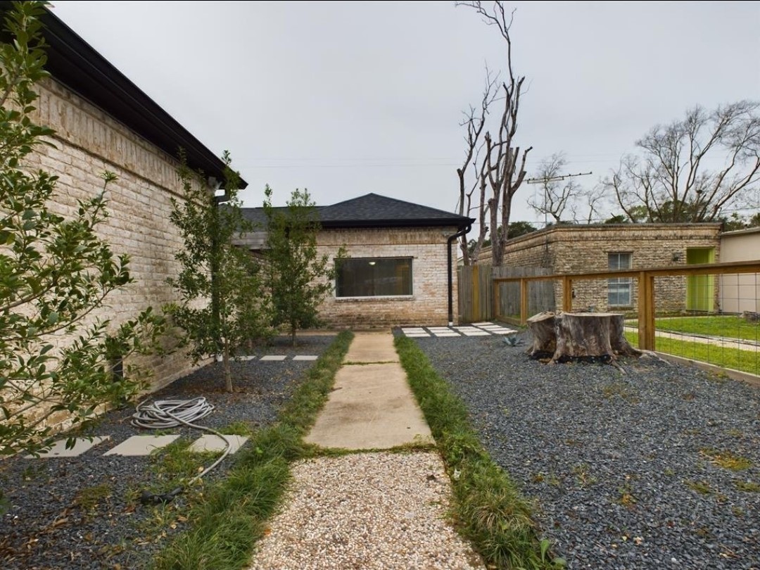 9007 Sharpcrest Street Houston, TX 77036 - Photo 3 of 21