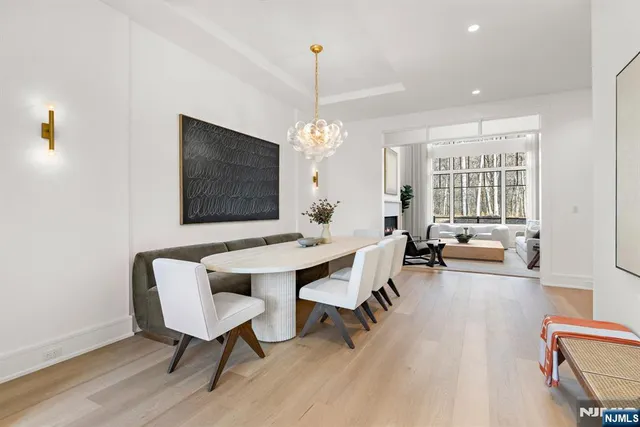 $3,095,000 | 1 Stone Brg Court, Demarest, NJ 07627