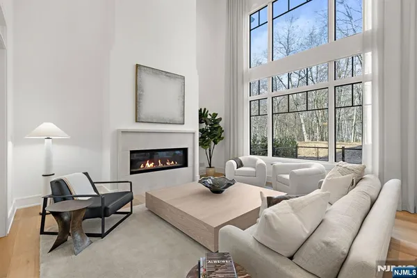$3,095,000 | 1 Stone Brg Court, Demarest, NJ 07627