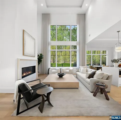 $3,095,000 | 1 Stone Brg Court, Demarest, NJ 07627