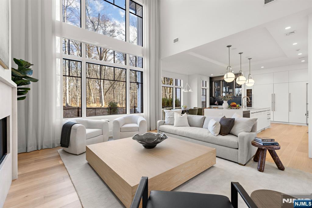 1 Stone Brg Court Demarest, NJ 07627 - Photo 5 of 44