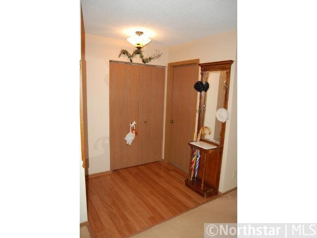 7265 Hunters Run Eden Prairie, MN 55346 - Photo 8 of 11 Gallery Image 8