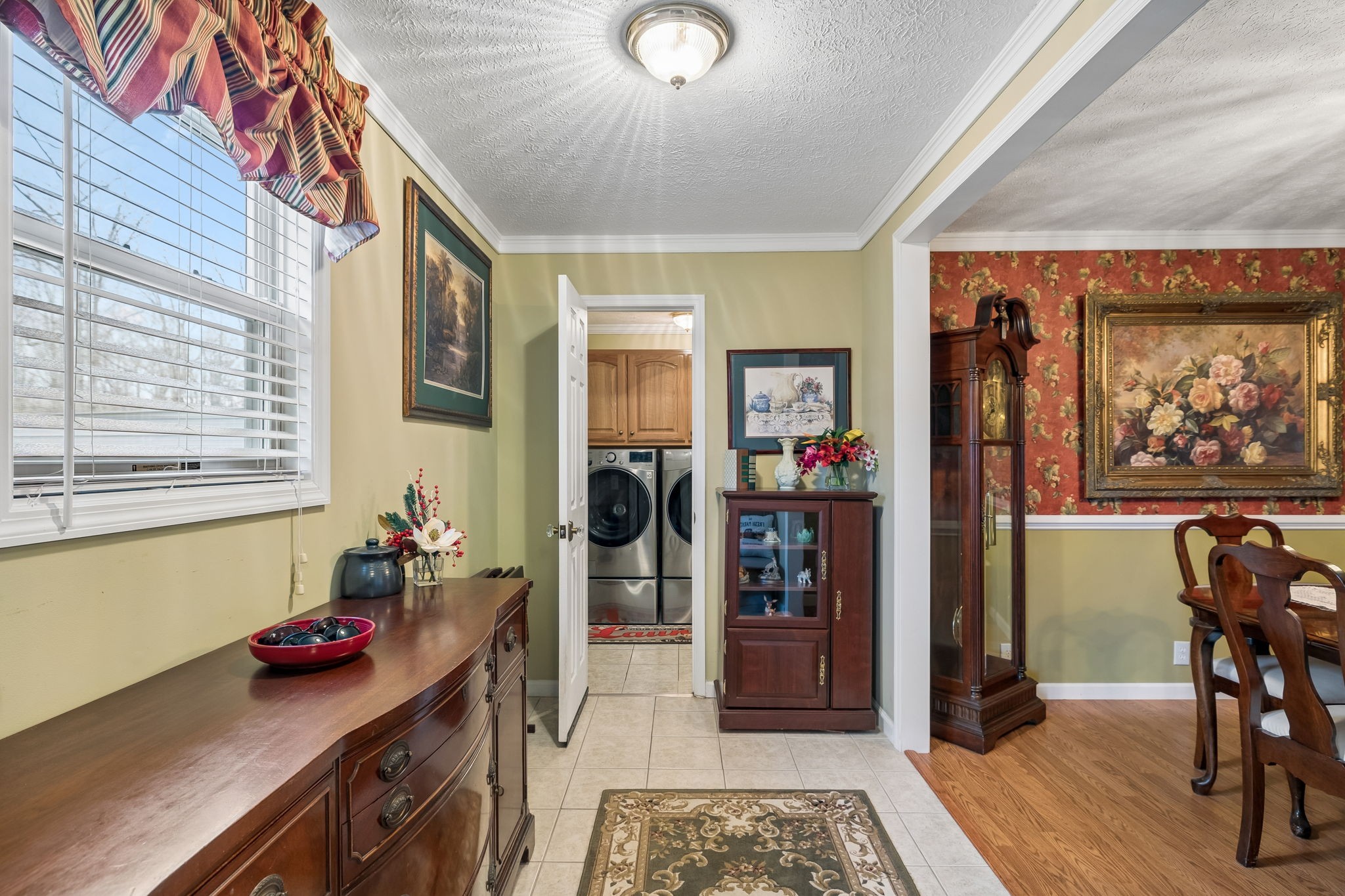 165 Pond Creek Road Summertown, TN 38483 - Photo 35 of 79 a very nice looking room with a large window