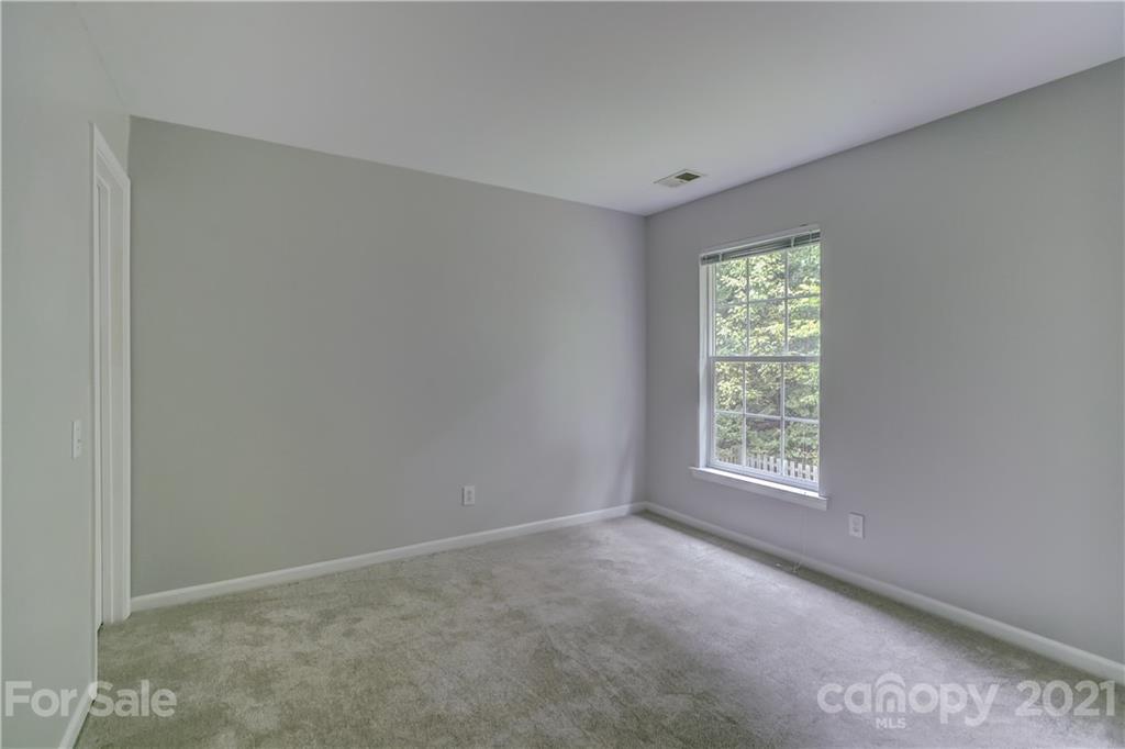 10208 Roundleaf Drive Charlotte, NC 28213 - Photo 20 of 26 an empty room with a window