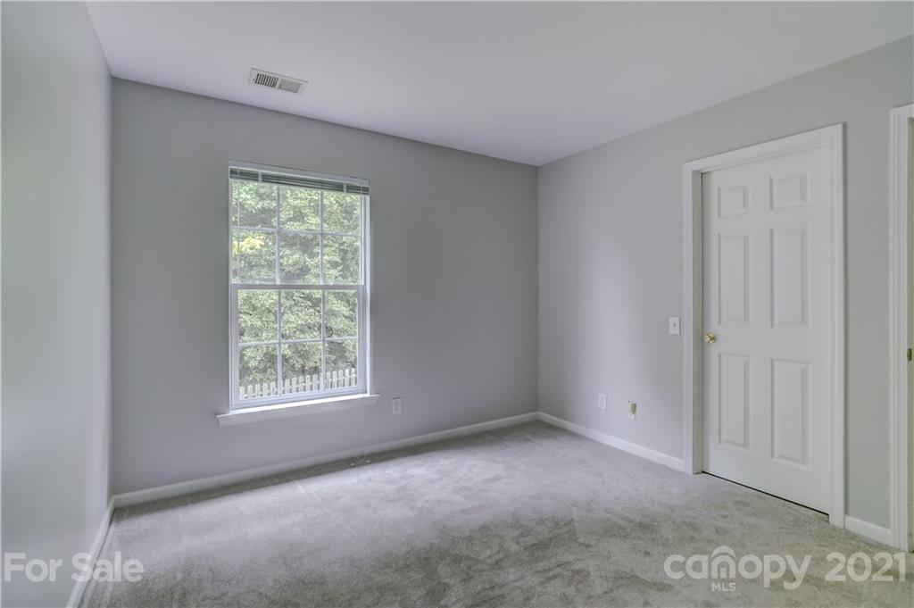 10208 Roundleaf Drive Charlotte, NC 28213 - Photo 21 of 26 an empty room with windows