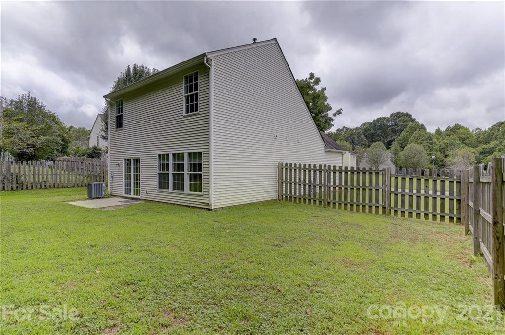 10208 Roundleaf Drive Charlotte, NC 28213 - Photo 23 of 26 a view of a porch with a yard