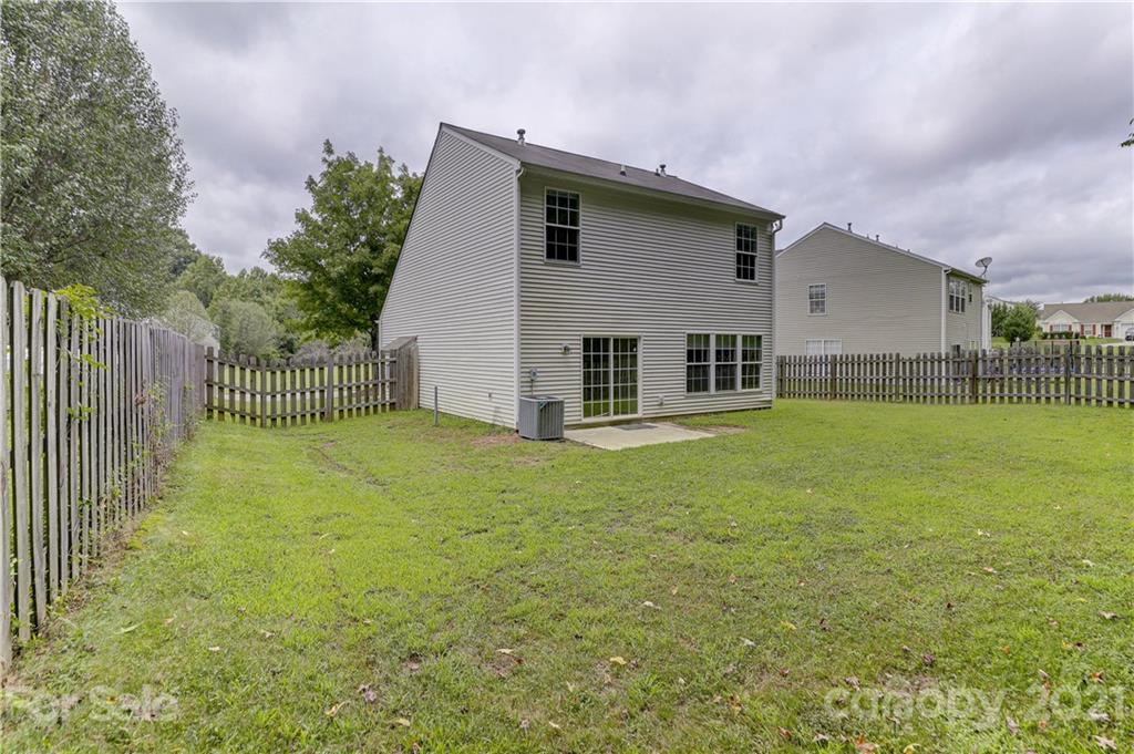 10208 Roundleaf Drive Charlotte, NC 28213 - Photo 24 of 26 a house view with a garden space