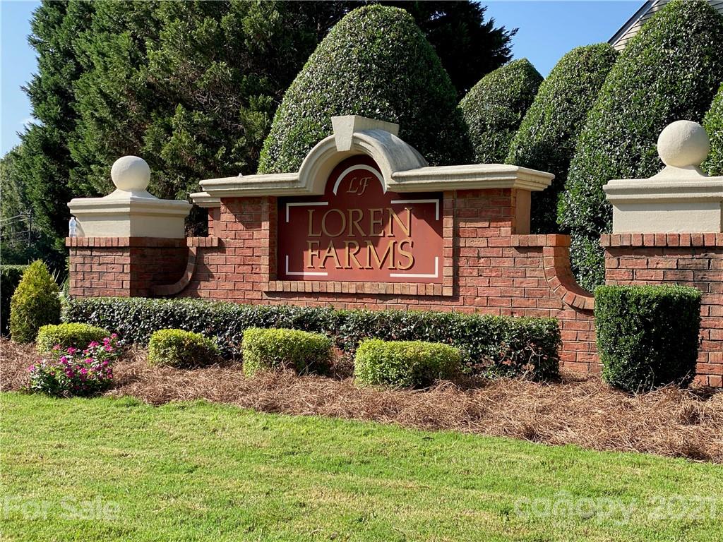 10208 Roundleaf Drive Charlotte, NC 28213 - Photo 26 of 26 a front view of a house with garden