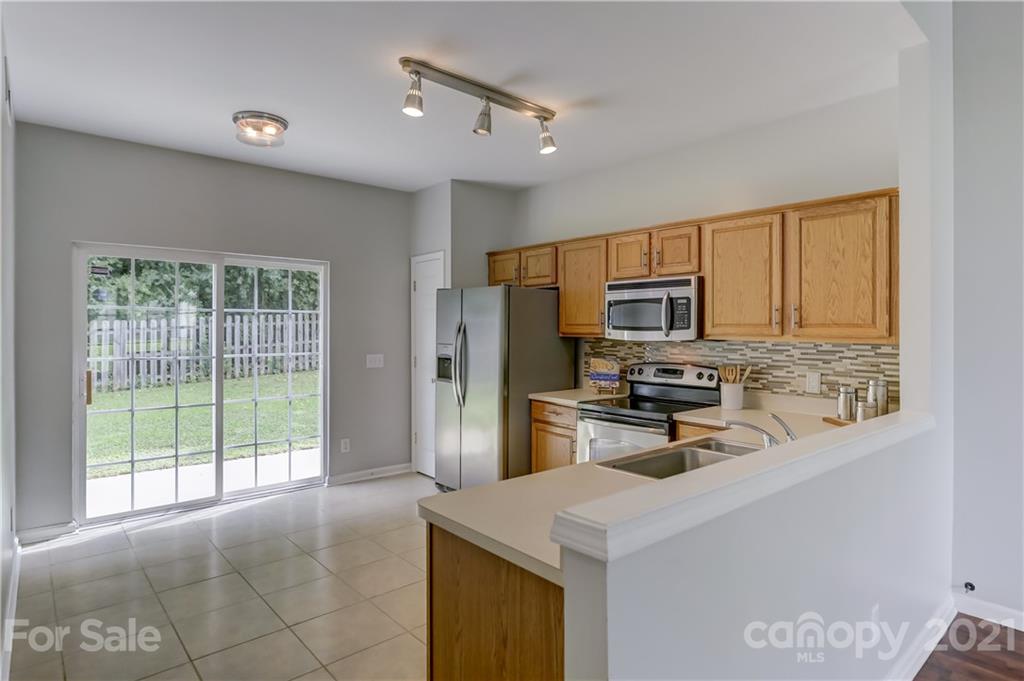 10208 Roundleaf Drive Charlotte, NC 28213 - Photo 7 of 26 a kitchen with stainless steel appliances granite countertop a refrigerator stove microwave and sink
