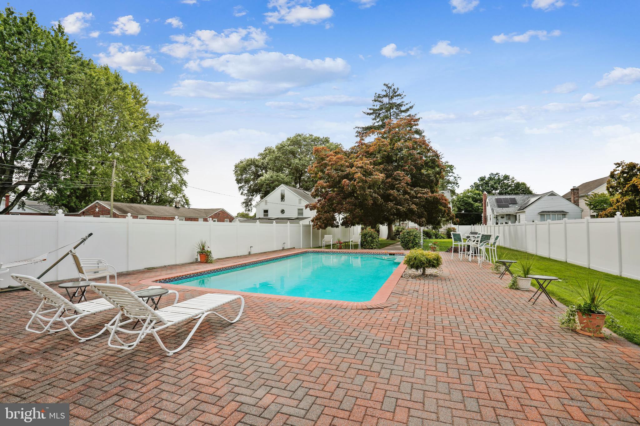 610 Oakdean Road Middle River, MD 21220 - Photo 9 of 43 Inground swimming pool