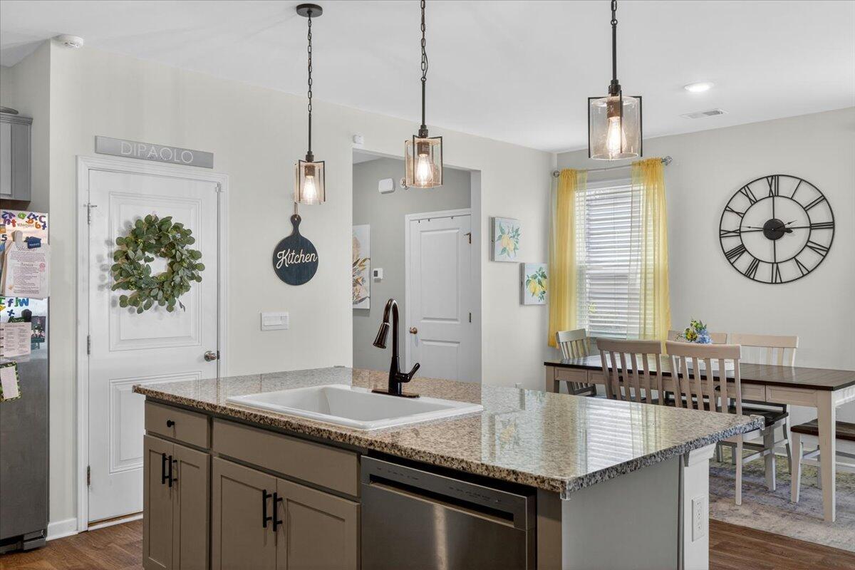475 Cedarview Road Summerville, SC 29486 - Photo 6 of 29 Kitchen3