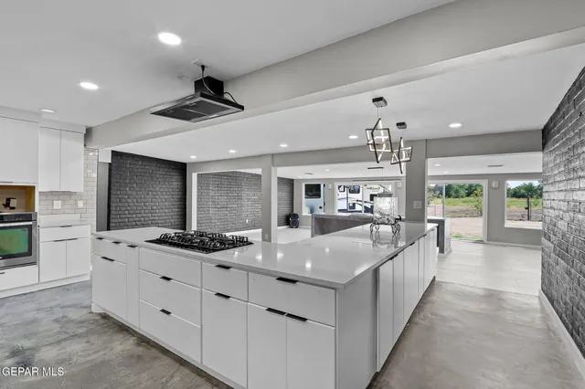 $950,000 | 810 Gato Road, El Paso, TX 79932