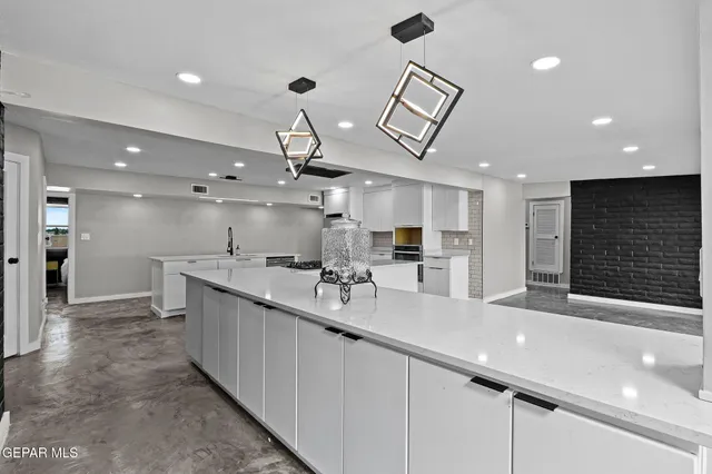 $950,000 | 810 Gato Road, El Paso, TX 79932