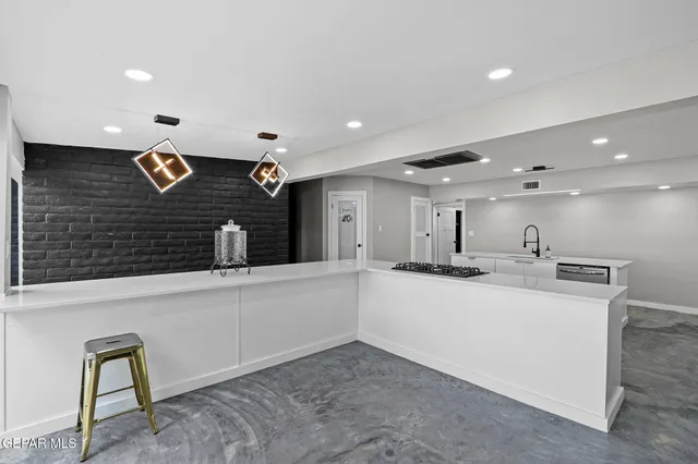 $950,000 | 810 Gato Road, El Paso, TX 79932