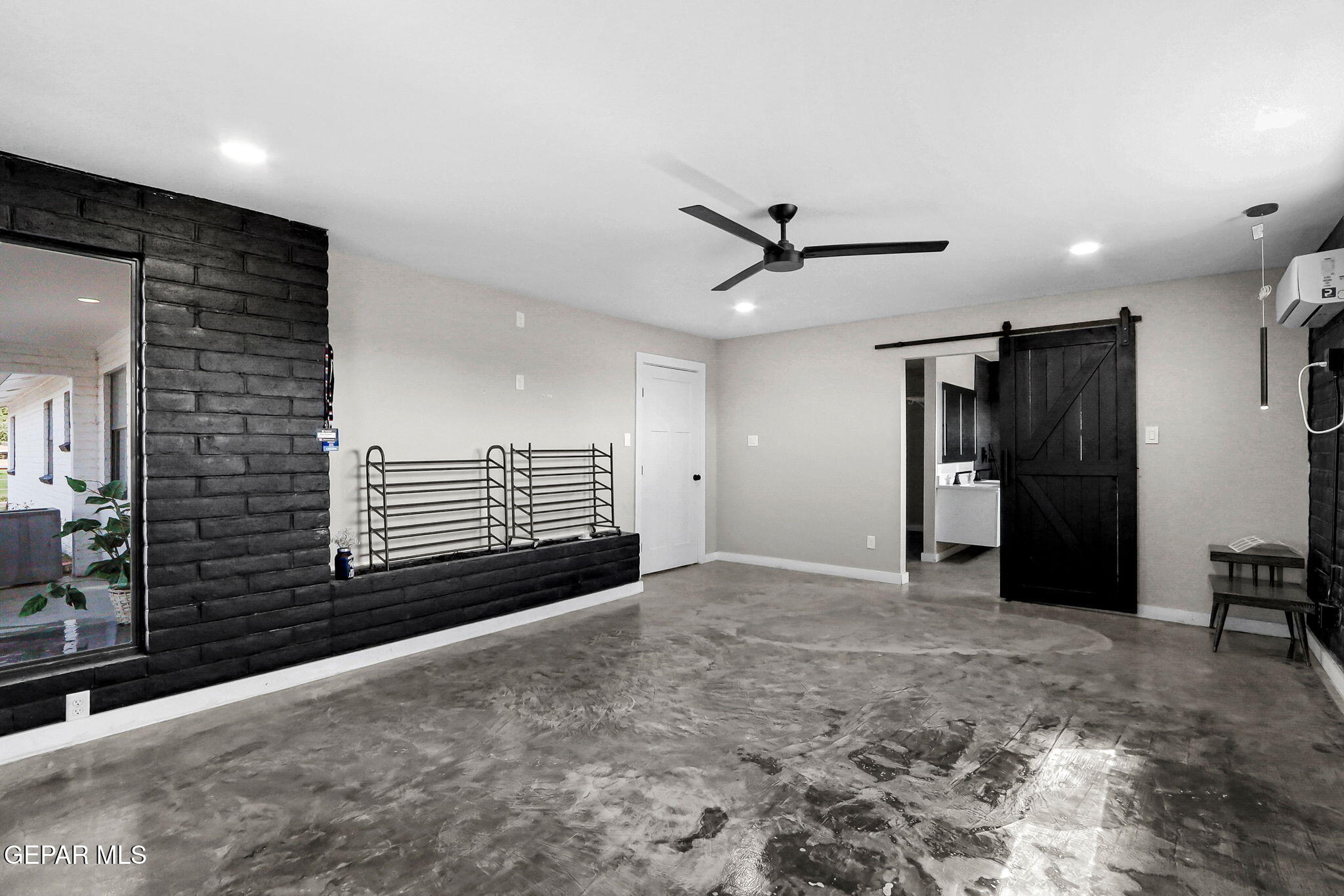 810 Gato Road El Paso, TX 79932 - Photo 25 of 73 a view of an empty room with a window