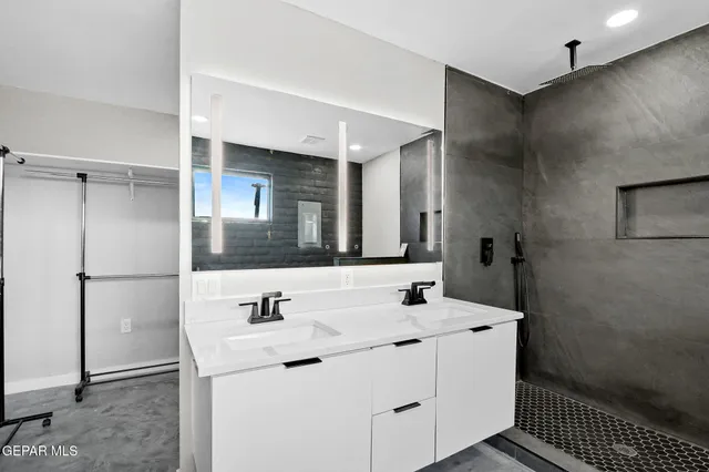 $950,000 | 810 Gato Road, El Paso, TX 79932