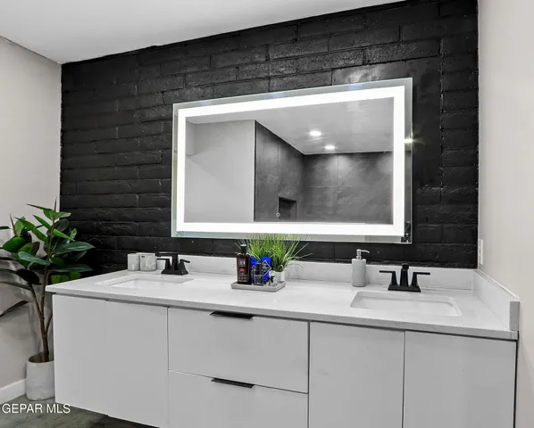 $950,000 | 810 Gato Road, El Paso, TX 79932