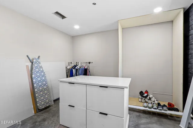 $950,000 | 810 Gato Road, El Paso, TX 79932