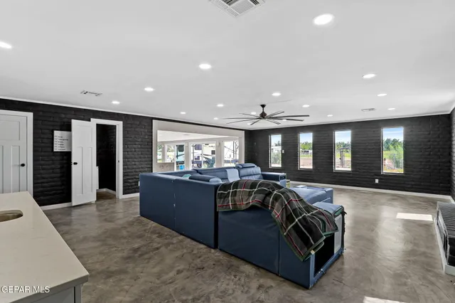 $950,000 | 810 Gato Road, El Paso, TX 79932