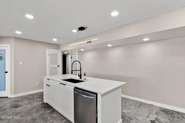 $950,000 | 810 Gato Road, El Paso, TX 79932