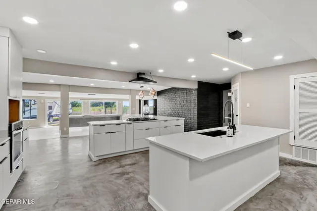 $950,000 | 810 Gato Road, El Paso, TX 79932
