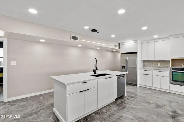 $950,000 | 810 Gato Road, El Paso, TX 79932