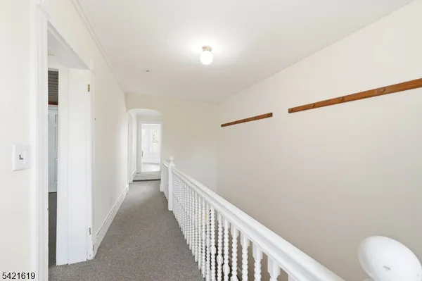 a view of empty room with window