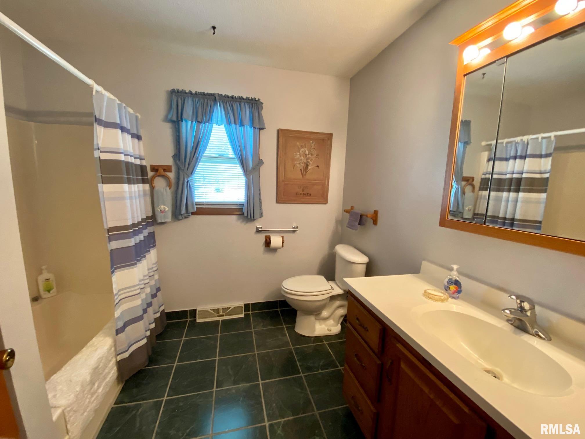 17111 River View Road Petersburg, IL 62675 - Photo 20 of 29 Gallery Image 20