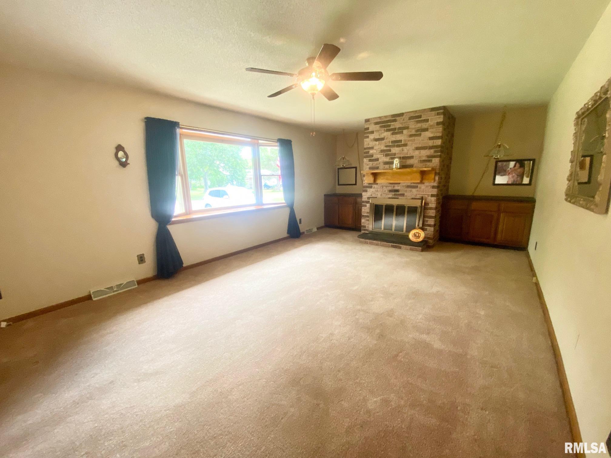 17111 River View Road Petersburg, IL 62675 - Photo 4 of 29 Gallery Image 4