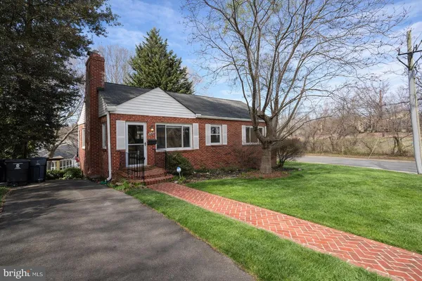 $1,050,000 | 912 North Jacksonville Street, Arlington, VA 22205