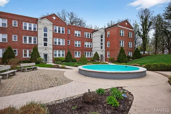 $230,000 | 7745 Kingsbury Boulevard, Unit 22, St. Louis, MO 63105