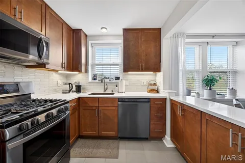 $230,000 | 7745 Kingsbury Boulevard, Unit 22, St. Louis, MO 63105