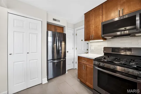 $230,000 | 7745 Kingsbury Boulevard, Unit 22, St. Louis, MO 63105