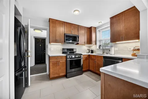 $230,000 | 7745 Kingsbury Boulevard, Unit 22, St. Louis, MO 63105