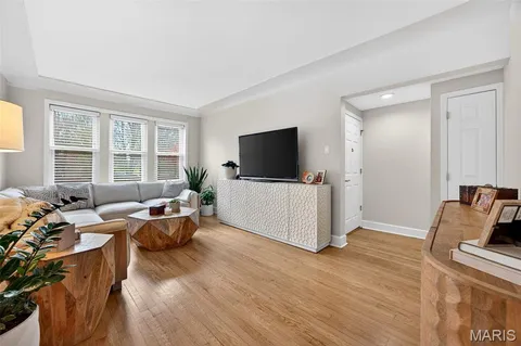$230,000 | 7745 Kingsbury Boulevard, Unit 22, St. Louis, MO 63105