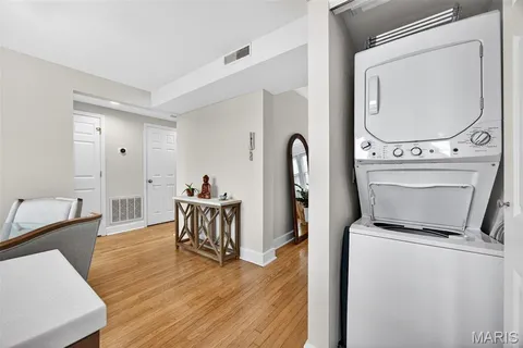$230,000 | 7745 Kingsbury Boulevard, Unit 22, St. Louis, MO 63105