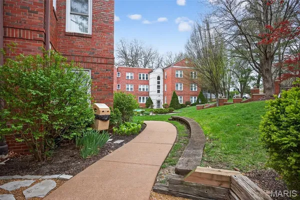 $230,000 | 7745 Kingsbury Boulevard, Unit 22, St. Louis, MO 63105