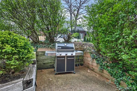 $230,000 | 7745 Kingsbury Boulevard, Unit 22, St. Louis, MO 63105