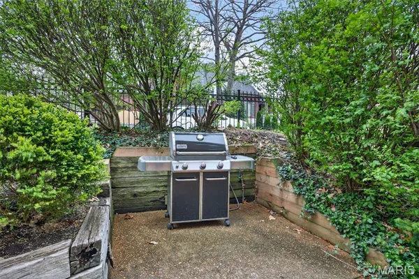 $230,000 | 7745 Kingsbury Boulevard, Unit 22, St. Louis, MO 63105