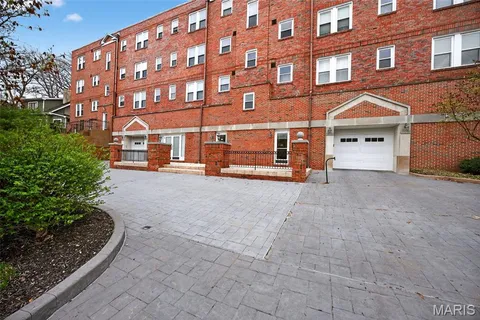 $230,000 | 7745 Kingsbury Boulevard, Unit 22, St. Louis, MO 63105