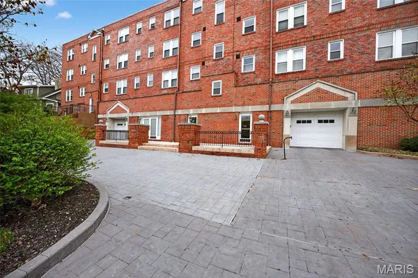 $230,000 | 7745 Kingsbury Boulevard, Unit 22, St. Louis, MO 63105