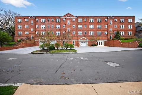 $230,000 | 7745 Kingsbury Boulevard, Unit 22, St. Louis, MO 63105