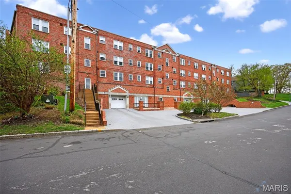 $230,000 | 7745 Kingsbury Boulevard, Unit 22, St. Louis, MO 63105